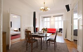 Elegante Altbauwohnung (CB1)